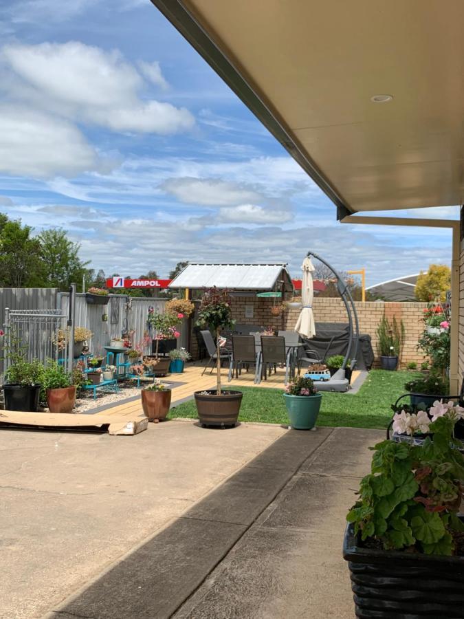 Cowra Crest Motel Zewnętrze zdjęcie
