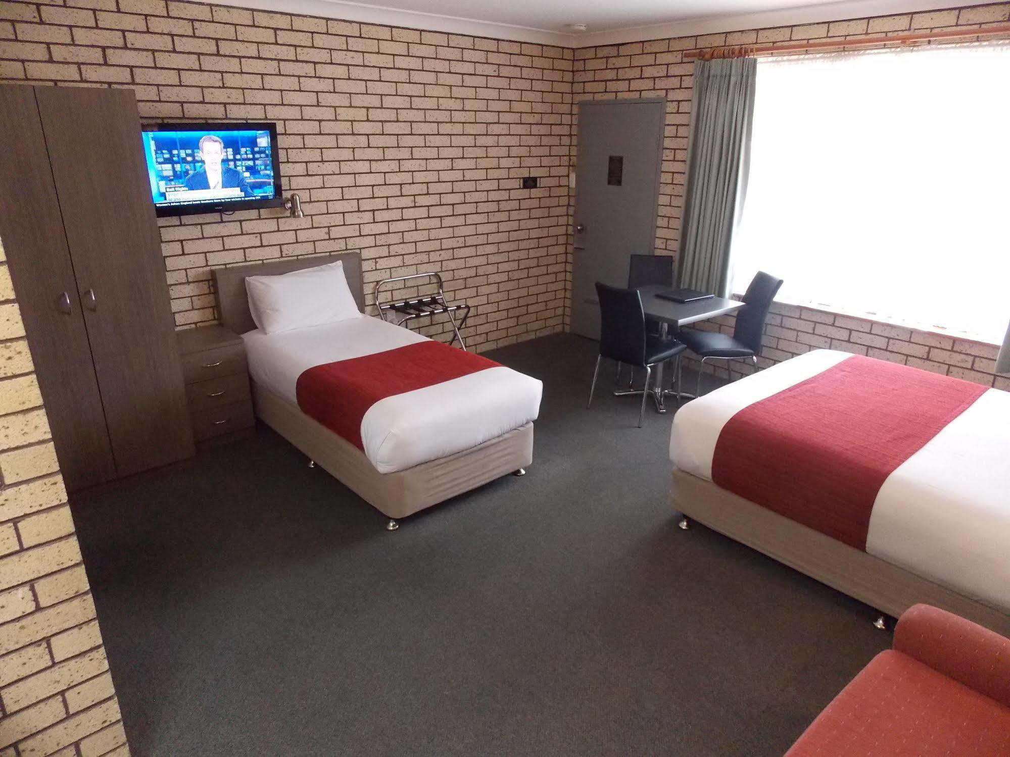 Cowra Crest Motel Zewnętrze zdjęcie