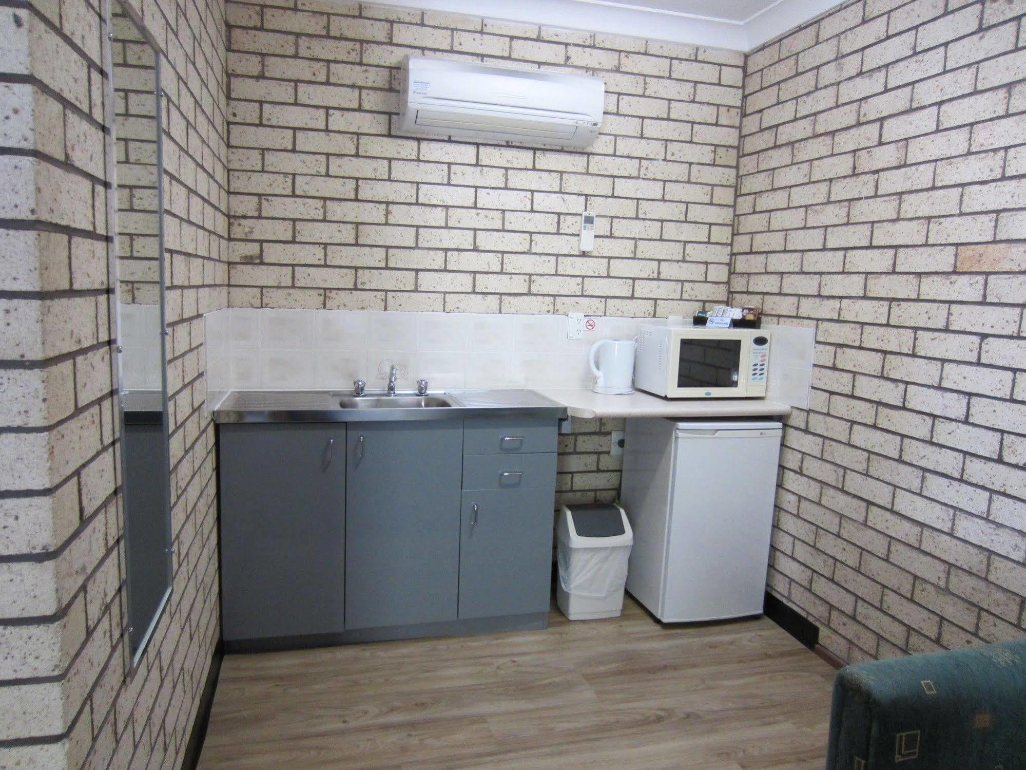 Cowra Crest Motel Zewnętrze zdjęcie