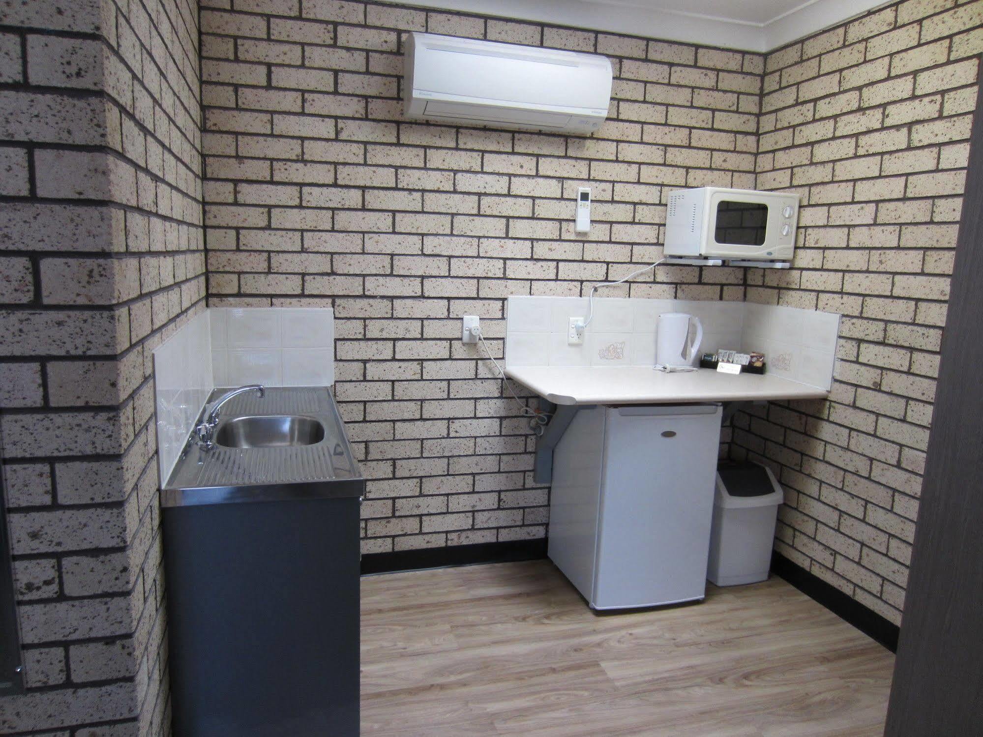 Cowra Crest Motel Zewnętrze zdjęcie