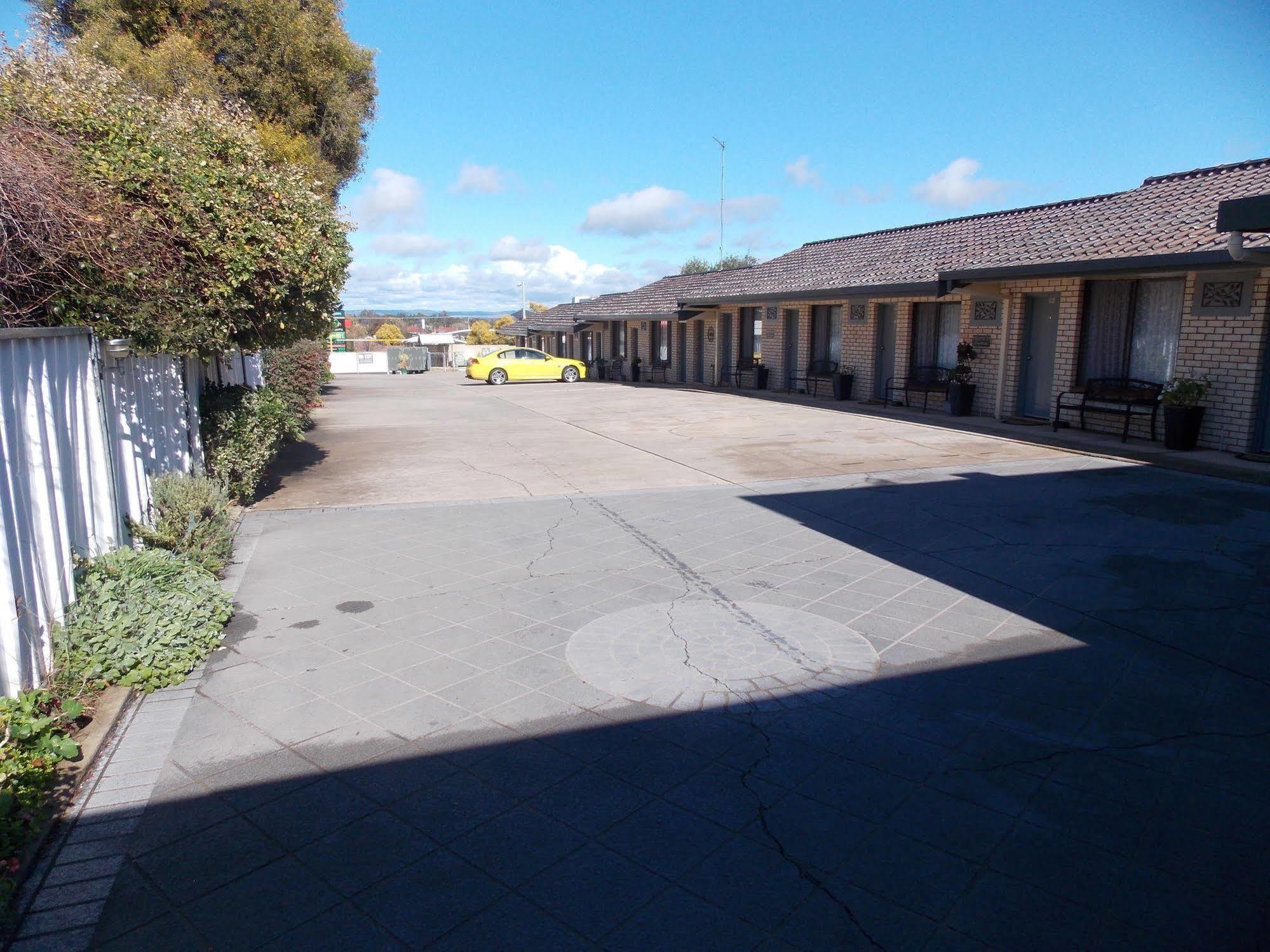 Cowra Crest Motel Zewnętrze zdjęcie