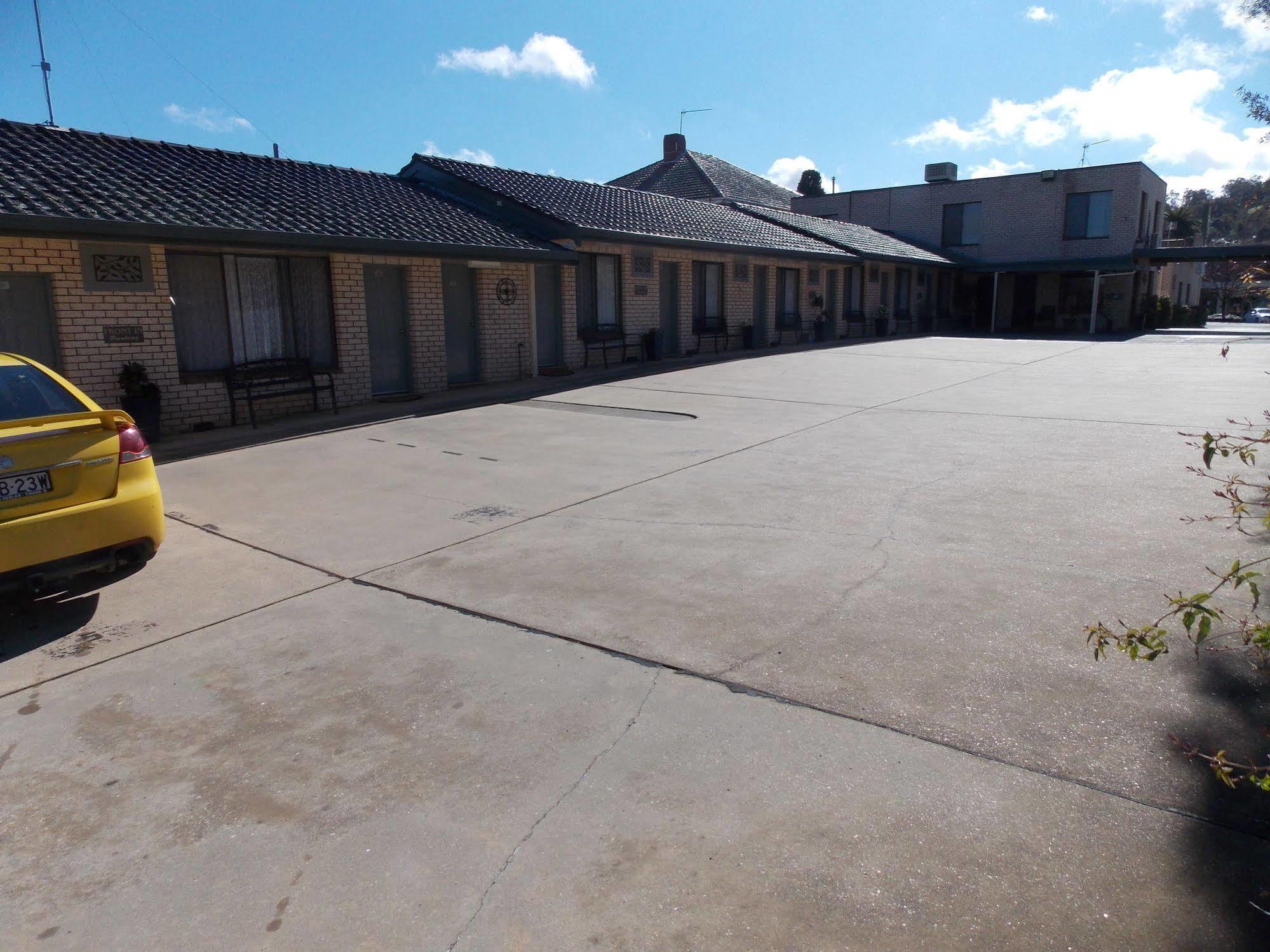 Cowra Crest Motel Zewnętrze zdjęcie